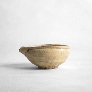 Asahikawa Spouted Tea Bowl (beige) - Kazuhiko Kudō