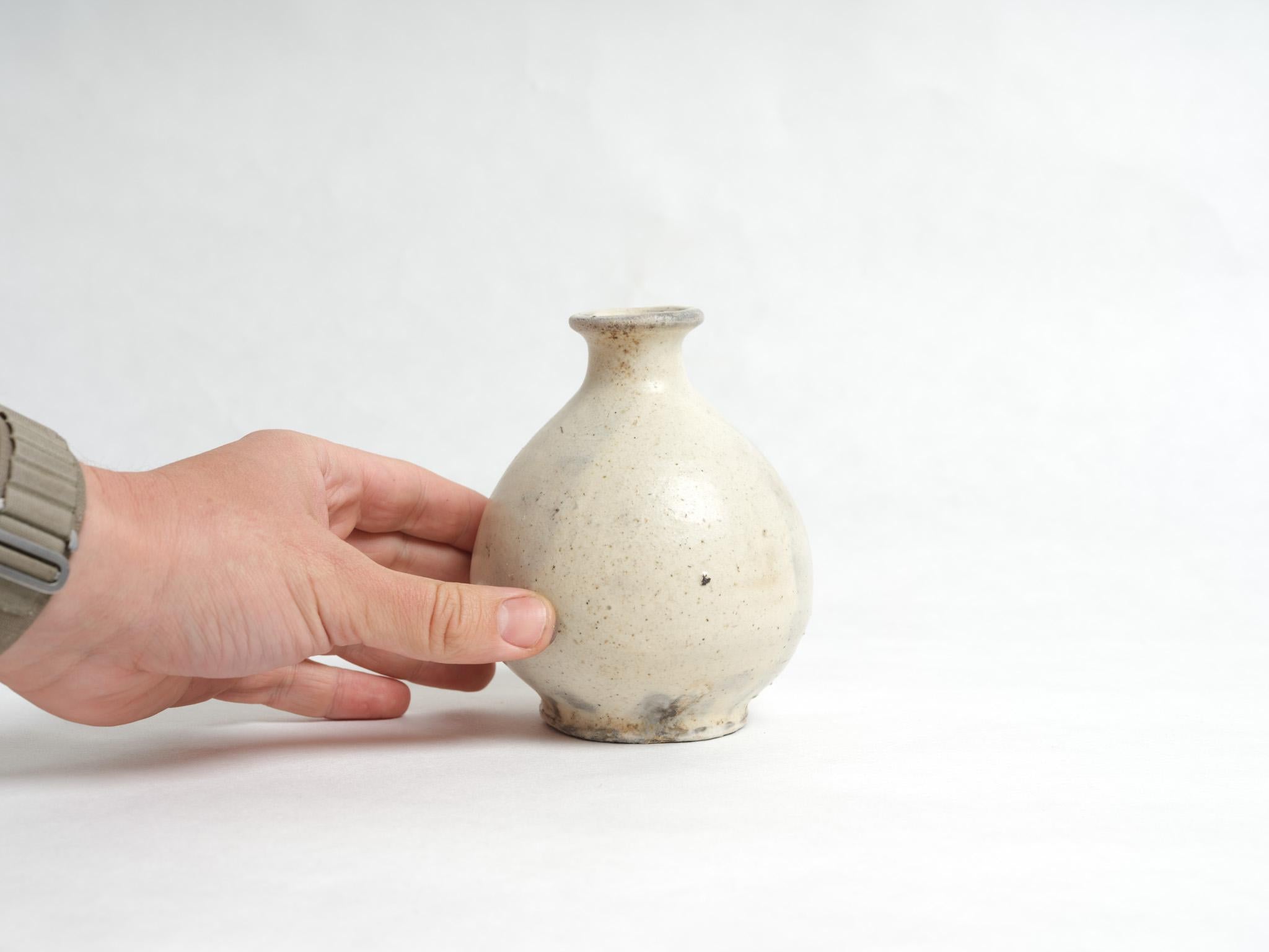 White Vase - Shigeyoshi Morioka