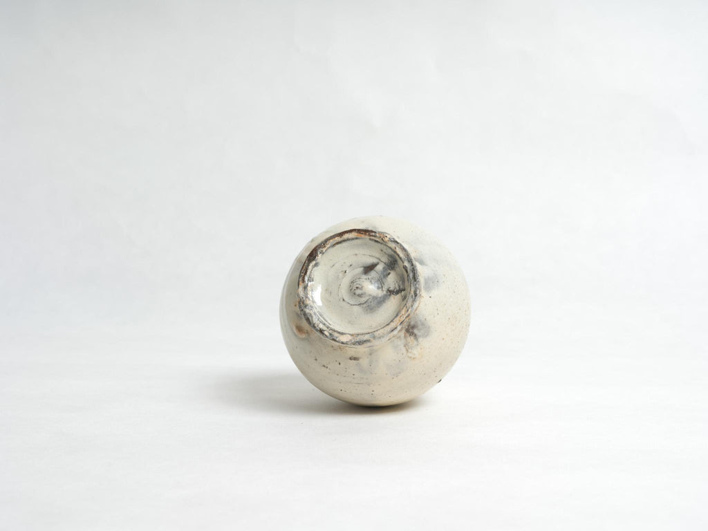 White Vase - Shigeyoshi Morioka