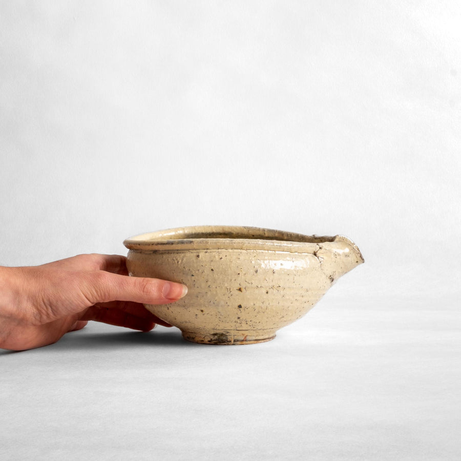 Asahikawa Spouted Tea Bowl (beige) - Kazuhiko Kudō