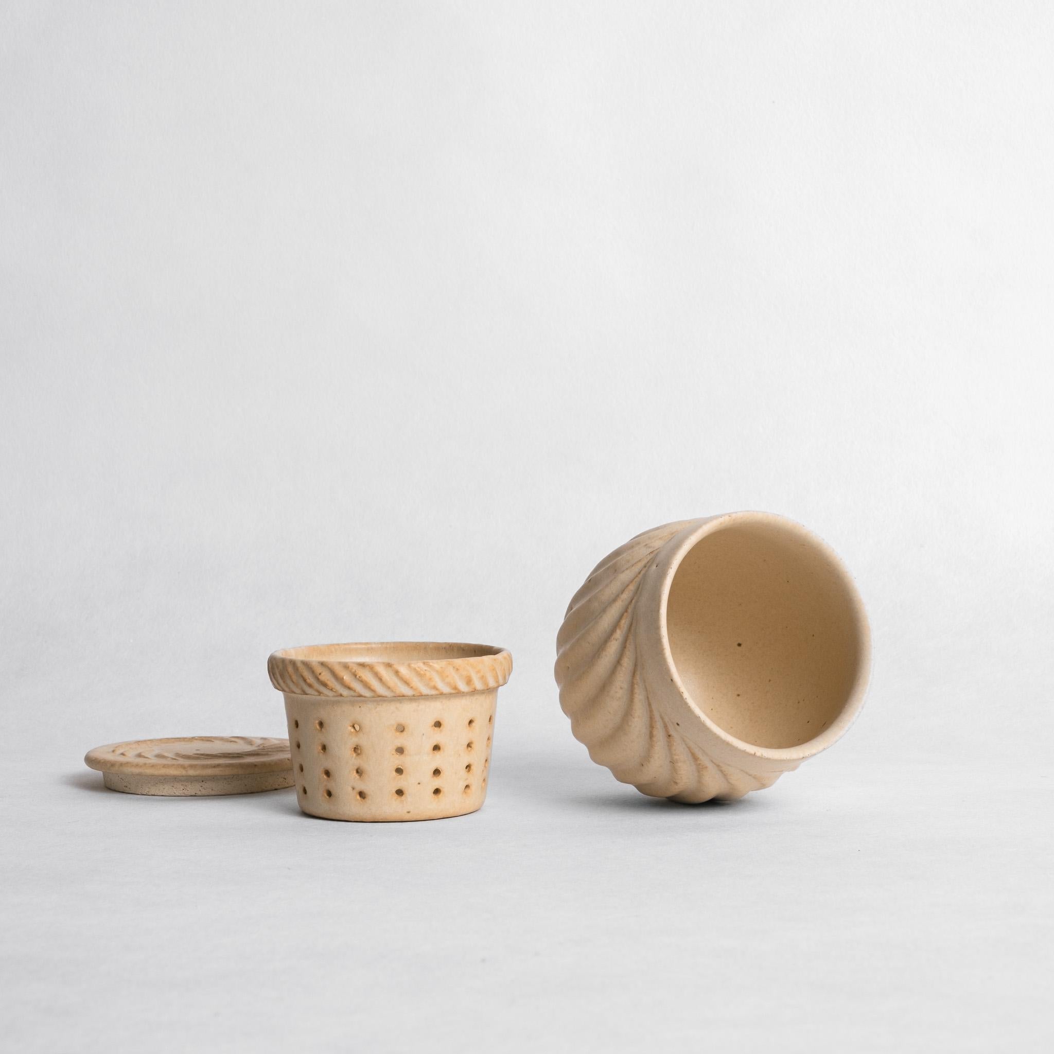 Carved tea strainer cup - Shintaro Enami