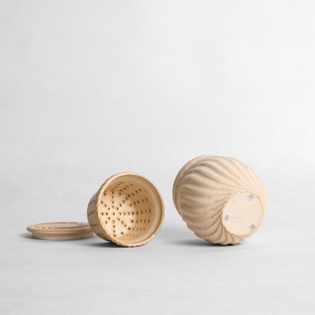 Carved tea strainer cup - Shintaro Enami
