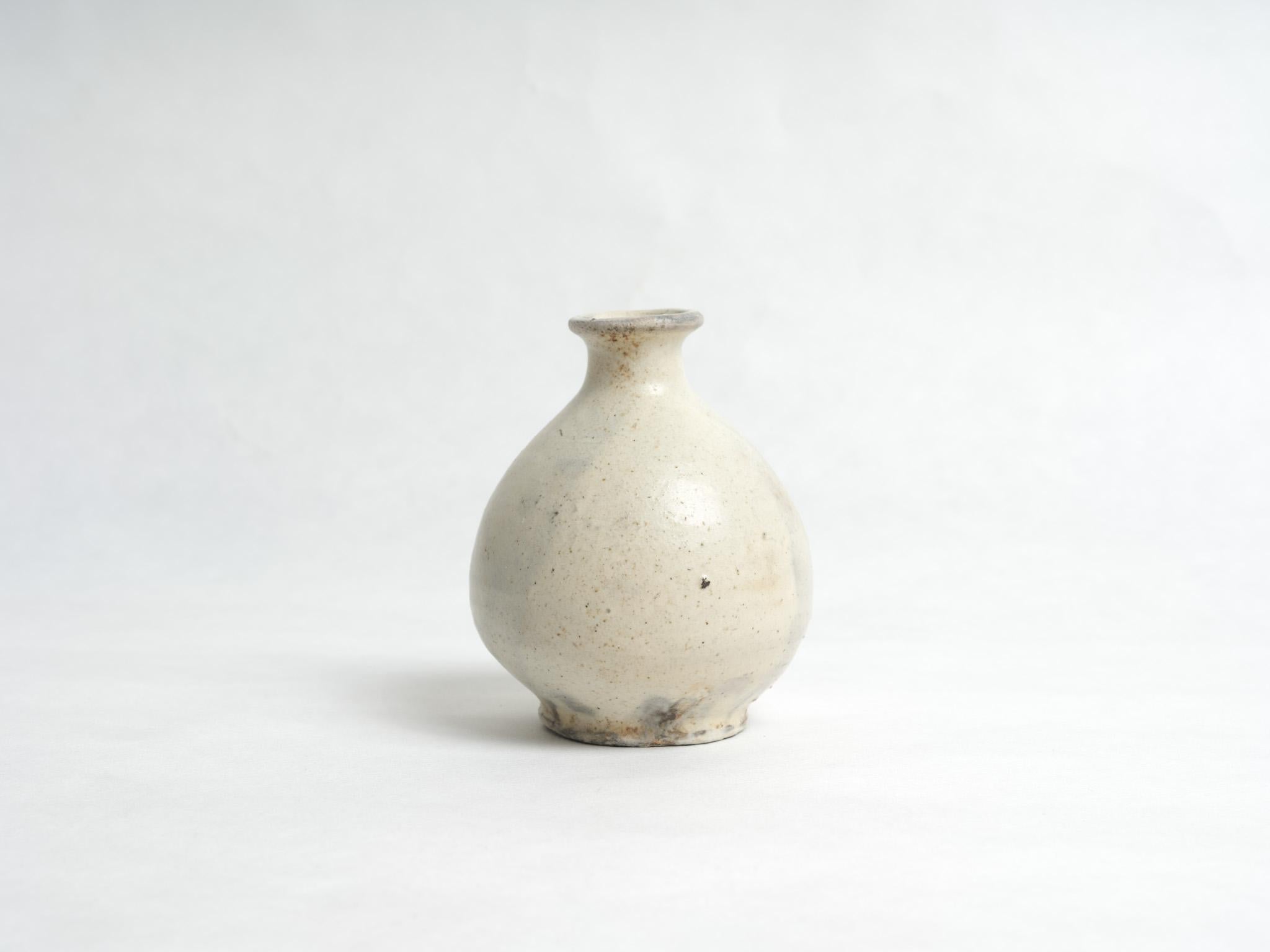 White Vase - Shigeyoshi Morioka