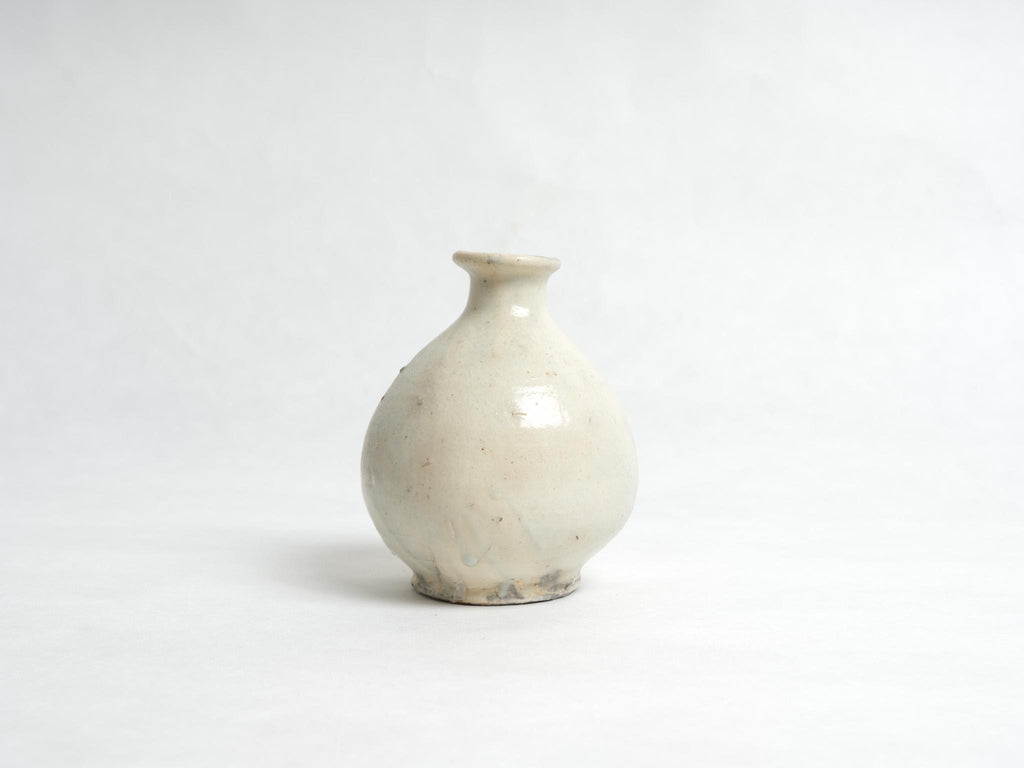 White Vase - Shigeyoshi Morioka